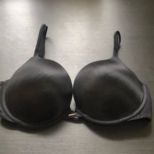Victoria’s Secret very sexy 34-DD bra